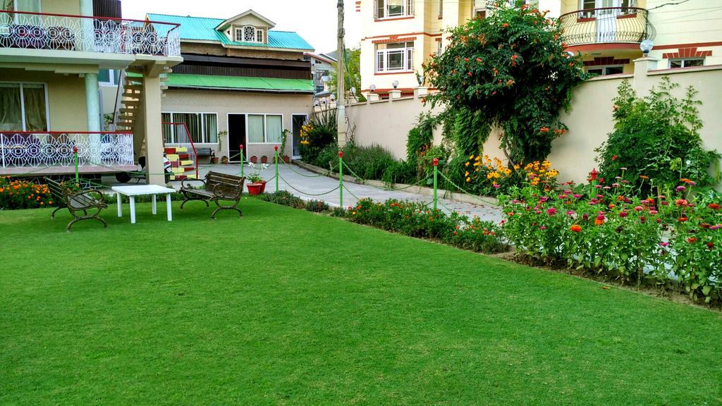 Ikraam Inn Bed & Breakfast Srīnagar Exterior foto